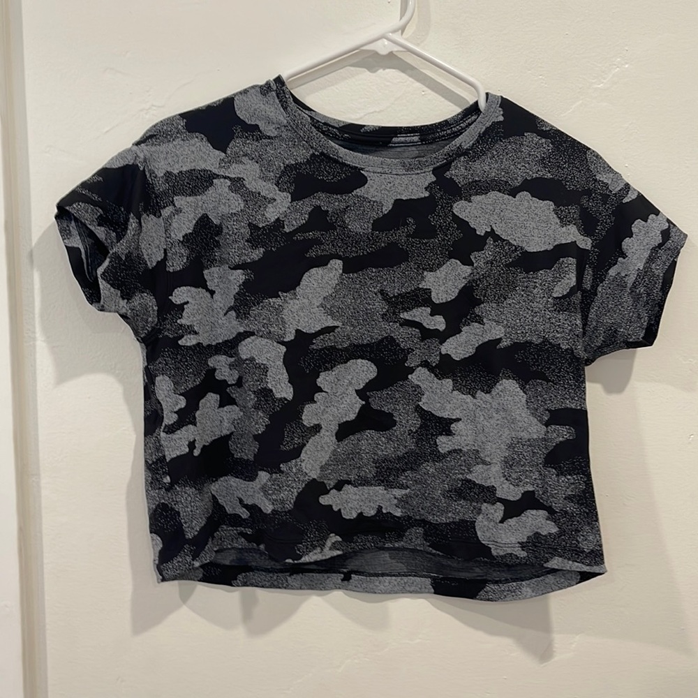 Lulu lemon t shirt